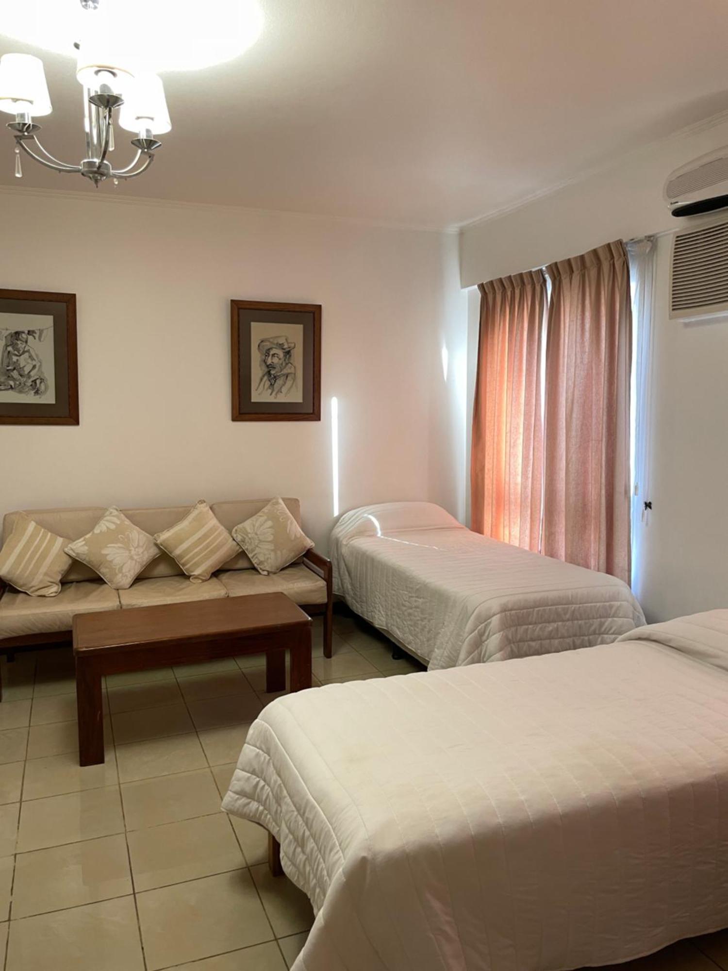 Julio Cesar Hotel Posadas Eksteriør billede